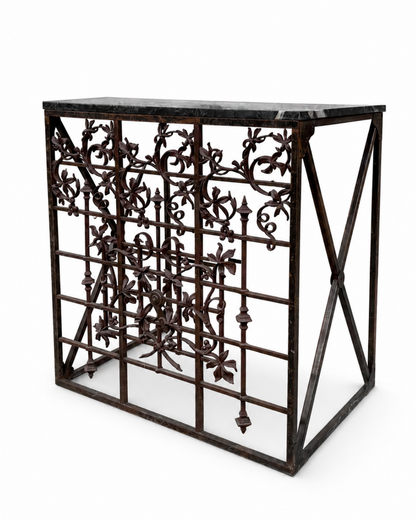 Comptoir en vieux fer forgé (62 x 94 x 97 cm)