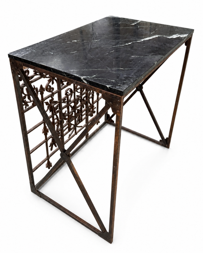 Comptoir en vieux fer forgé (62 x 94 x 97 cm)