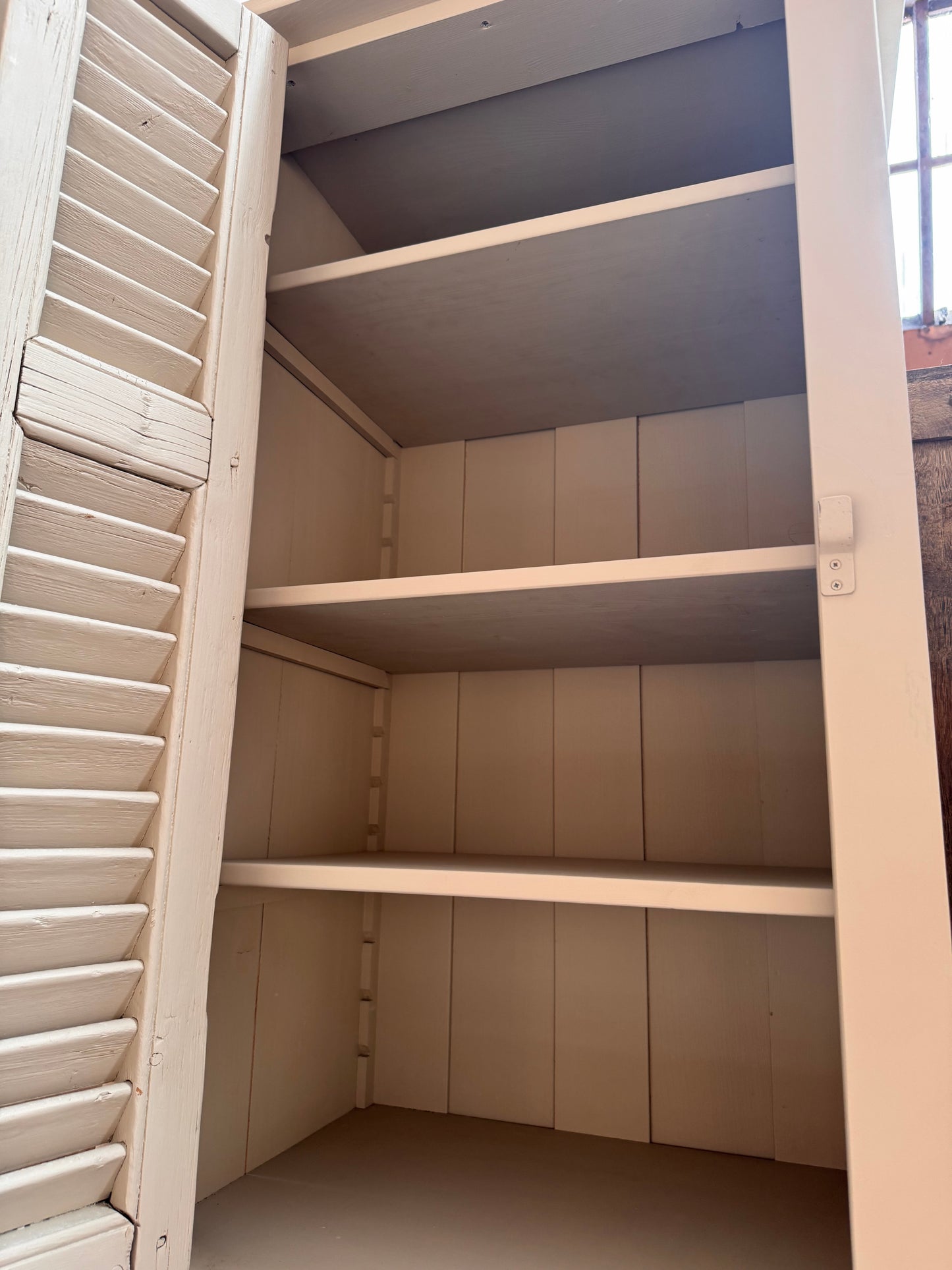 Kast (47 x 66 x 136 cm)