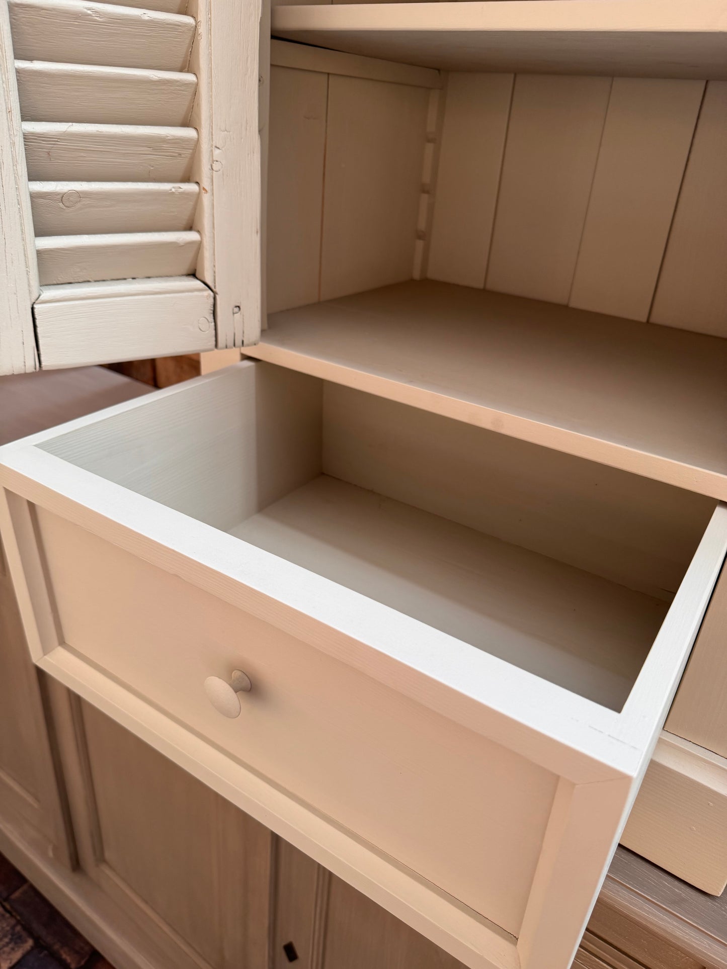 Kast (47 x 66 x 136 cm)