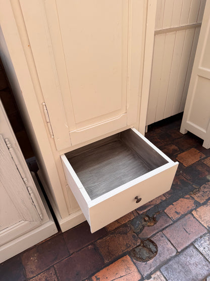 Kast (36 x 73 x 242 cm)