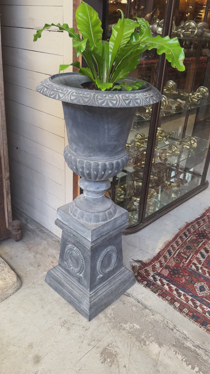 Decorative pot - small base (35 x 35 x 43 cm)